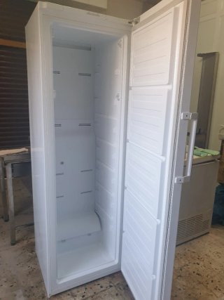 Congelador Vertical Beko Blanco