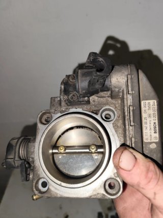 Cuerpo de aceleración del Mercedes SLK230 Kompress