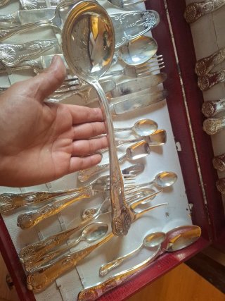 Maleta de cubiertos antigua