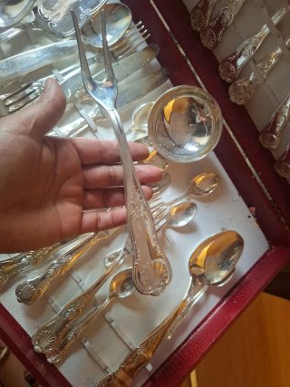 Maleta de cubiertos antigua