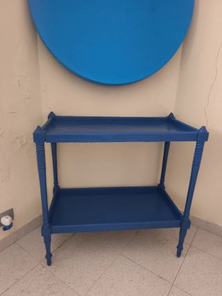 Mueble auxiliar azul de madera