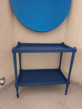 Mueble auxiliar azul de madera