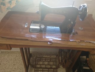 Máquina de coser Alfa antigua