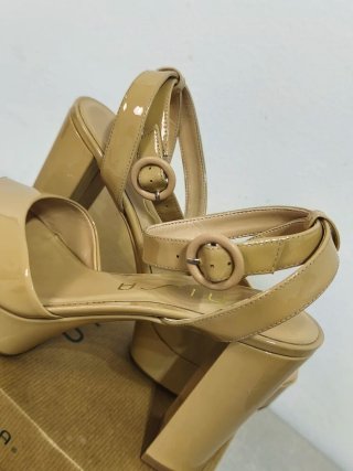 Sandalias Unisa charol nude Talla 38