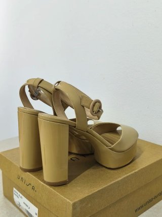 Sandalias Unisa charol nude Talla 38