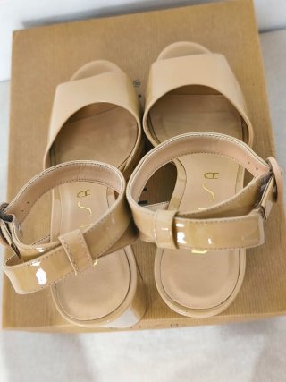 Sandalias Unisa charol nude Talla 38