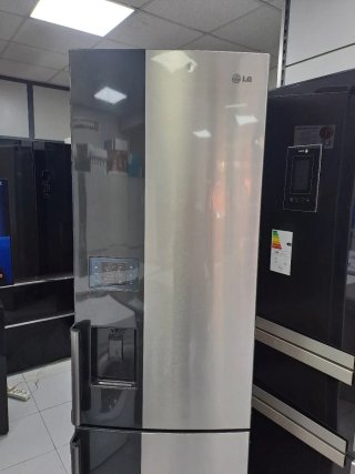 Nevera LG dispensador de agua nofrost
