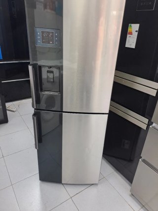 Nevera LG dispensador de agua nofrost