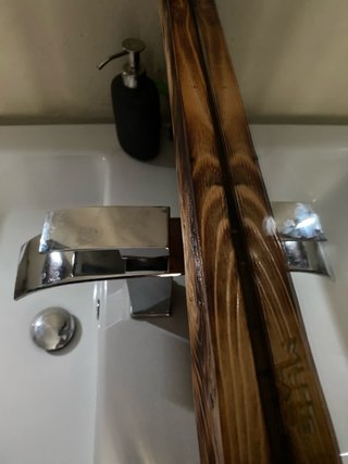 Specchio di design in vetro e legno