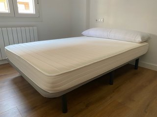 Cama, somier y almohada 135x190