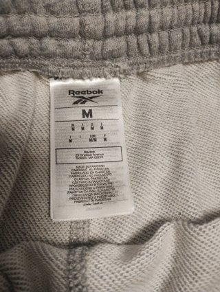 Pantalón chándal gris Reebok talla M