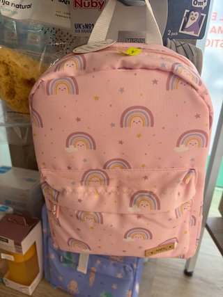 Mochila bebé rosa arco-íris e estrelas