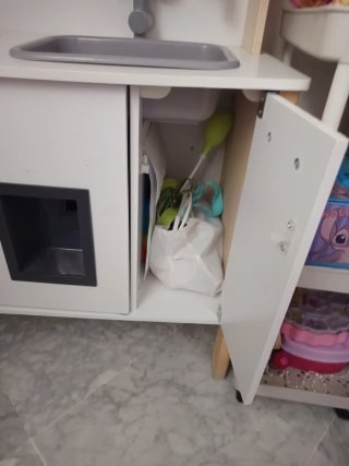 Cocina de madera para niñas/os con acesorios