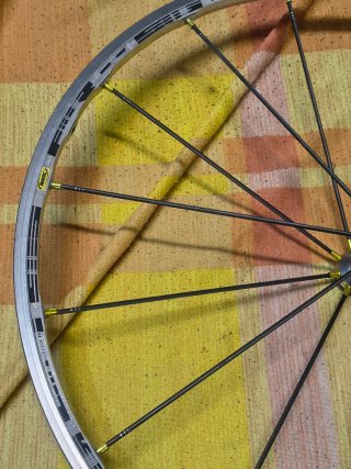 Rueda 700 Mavic R-SYS