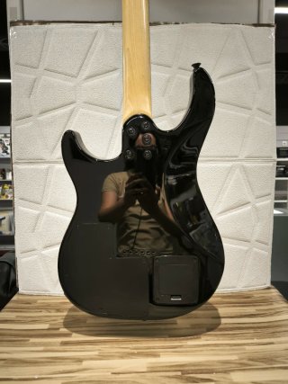 Guitarra Eléctrica Peavey AT-200