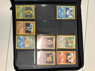 Binder TCG y 45 cartas Pokémon Base Set