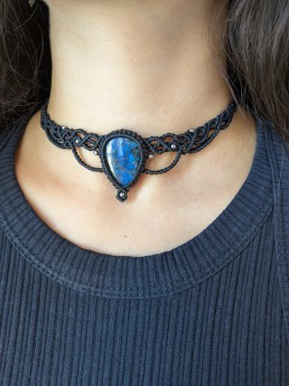 Collana nera witchy con labradorite