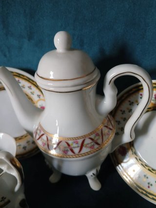 Servizio da caffe in porcellana