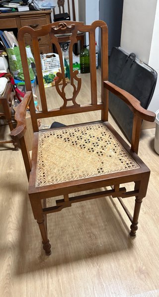 Lote de dos sillas de brazo . Roble americano .