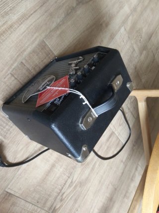 Amplificador Fender Frontman 10G