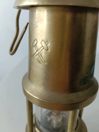 Lámpara de minero antigua