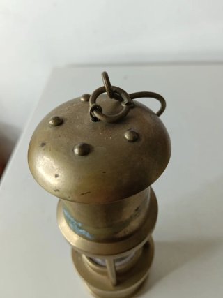 Lámpara de minero antigua