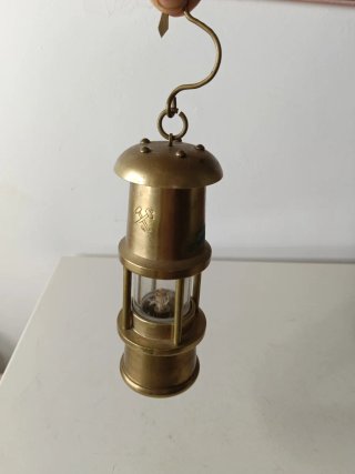 Lámpara de minero antigua