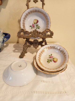 Juego de 4 cuencos de Porcelana Antigua