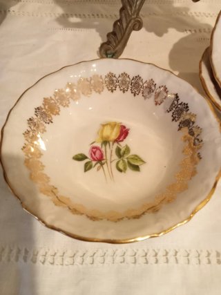 Juego de 4 cuencos de Porcelana Antigua