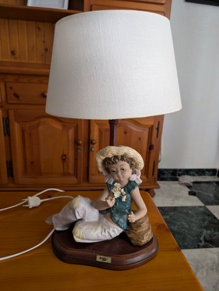 Lámpara de mesa vintage figura niña