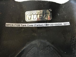 Protector Carbono "TYGA" de Depósito gasolina Hond