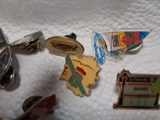 Lote de más de 40 pines
