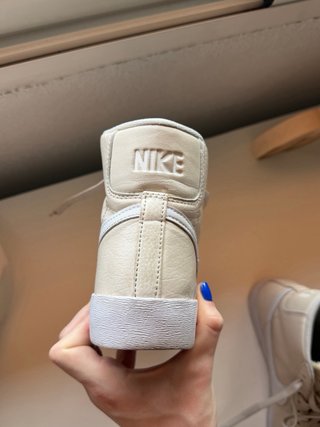 Nike Blazer Mid Mujer Beige/Blanco