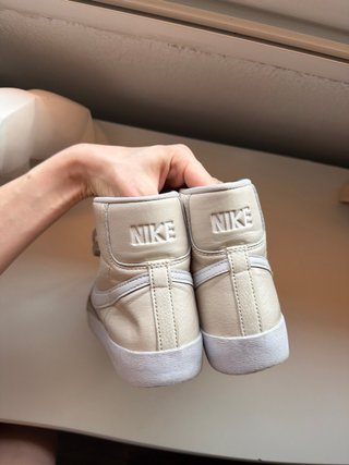 Nike Blazer Mid Mujer Beige/Blanco