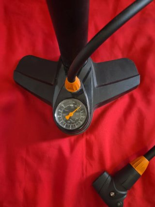 Bomba de pie para bicicletas