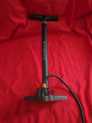 Bomba de pie para bicicletas