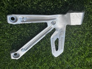 SOPORTE ESTRIBO TRASERO IZQUIERDO DE BMW GS