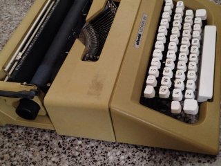 Máquina de escribir Olivetti Lettera 25 vintage