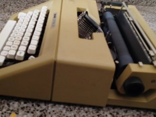 Máquina de escribir Olivetti Lettera 25 vintage