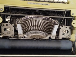 Máquina de escribir Olivetti Lettera 25 vintage