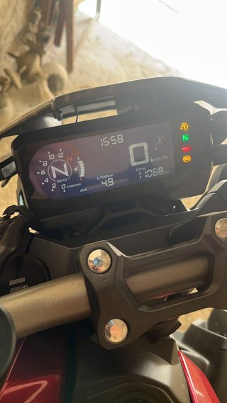Honda CB650R Naked Roja y Negra