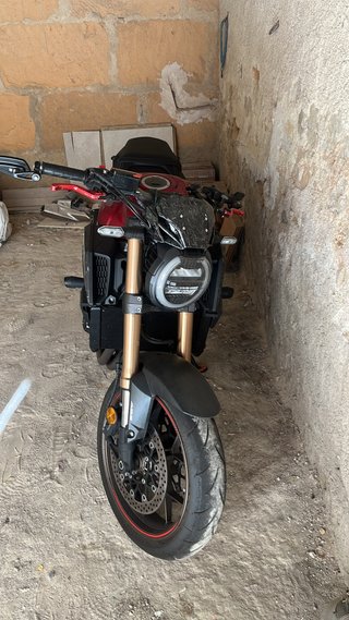 Honda CB650R Naked Roja y Negra