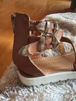 Sandalias Marrones y Doradas