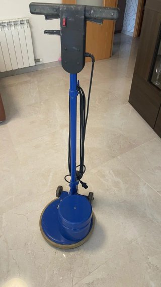 Máquina pulidora y abrillantadora de suelos