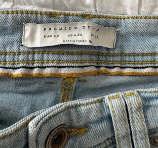 Pantalón vaquero Zara azul claro