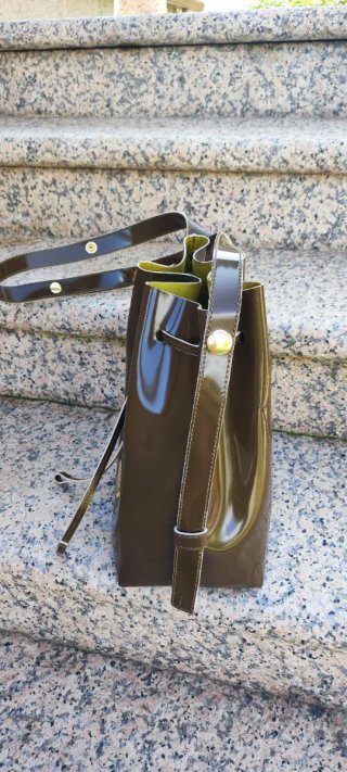 Bolso Bimba y Lola charol marrón original