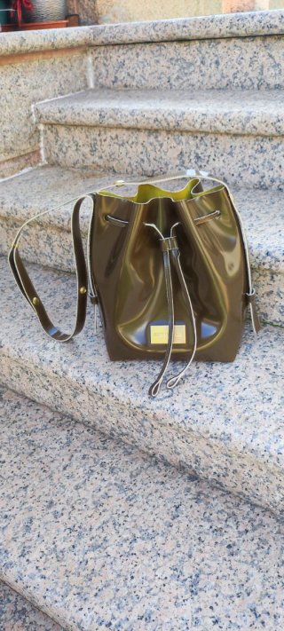Bolso Bimba y Lola charol marrón original