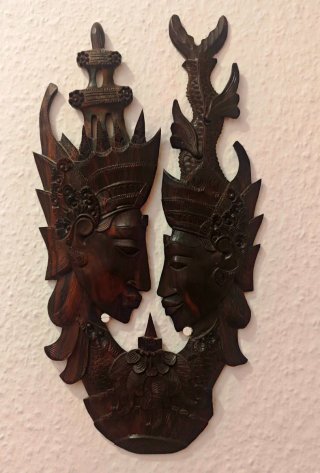 Figura decorativa de madera rostros