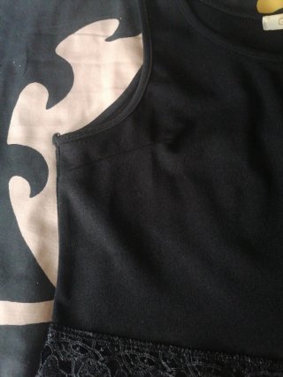 Top elegante negro con encaje