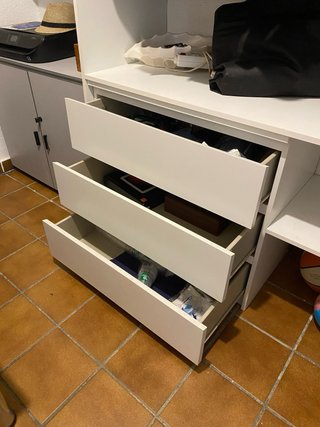 Cajonera de madera blanca